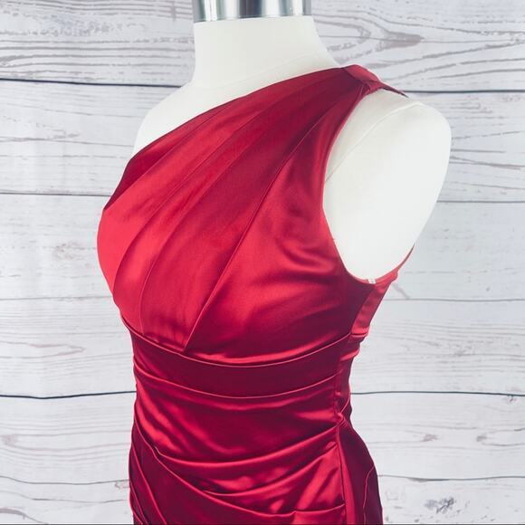 David's Bridal red single shoulder ruched dress - Picture 7 of 15